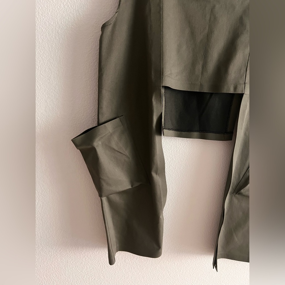 Olive Green Sleeveless Crop Top - Picture 2 of 8